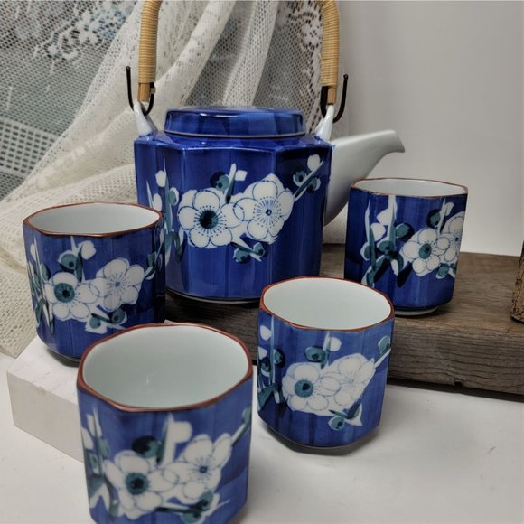 Japanese White Blue Floral Hand Painted Tea Pot & 4 Cup Set Made in Japan Vintag - Picture 10 of 10